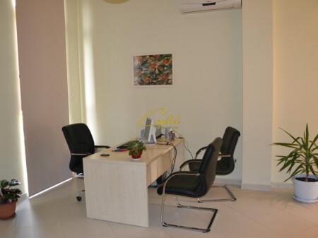 ZYRE ME QIRA 40 M2 RRUGA E DIBRES 500 EURO