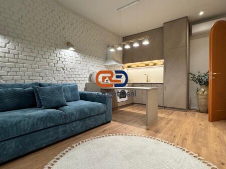 Ne Zonen E Myslym Shyrit, Jepet Me Qira Super Apartament Luksoz 2+1 !!