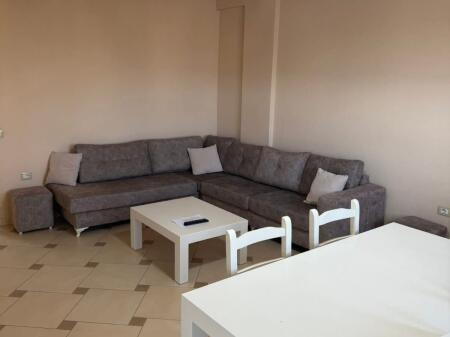 🏡 Apartament me qera 2+1 – Tek Tregu Ushqimor, pranë Pallatit me Shigjeta