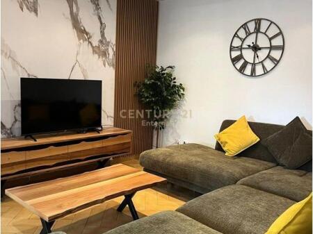 Apartament 2+1 per qera ne Qender