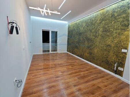 Apartament ne shitje 2+1+2+2, Bulevardi Kryesor, Durres