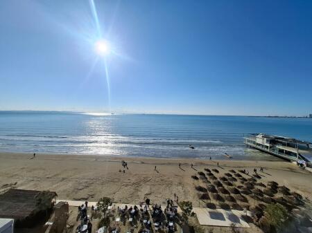 Jepet me Qera Apartament 2+1 Ne Plazh Hekurudha