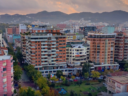 SHITET POST PARKIMI NE BLLOK