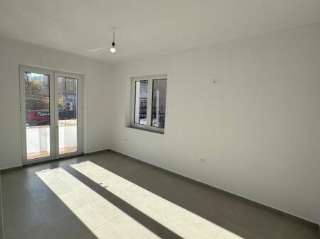 OFFICE FOR RENT 72 MINE PEZA 100,000 LEKE