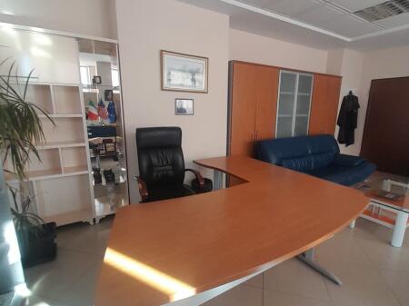 For rent, office near the court in Durres