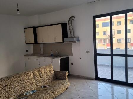 Jepet Me Qera Apartament 2+1+1 Ballkon