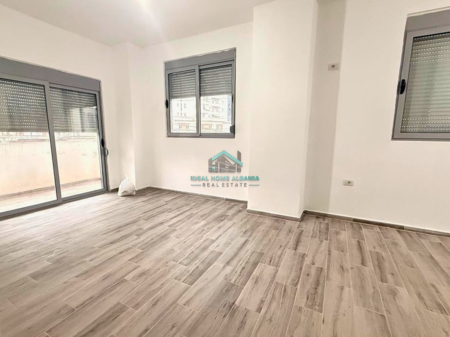 Apartament 1+1 me Qira – Pranë Zonës së Ambulancës, Vlore.