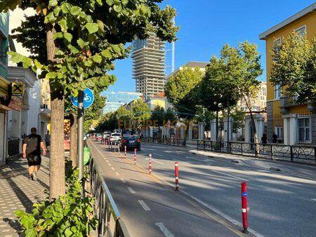 Shitje, Ambient Biznesi,Rruga e Durresit