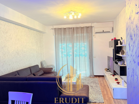 AFFITTASI APPARTAMENTO 2+1 LUNGOMARE, VLORË