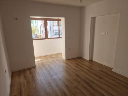 Shitet apartament 1+1 prane Mozaikut te Tiranes
