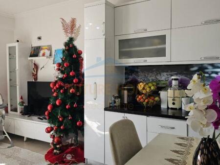 Apartament 2+1, Kompleksi Malajziani, Kthesa e Kamzës