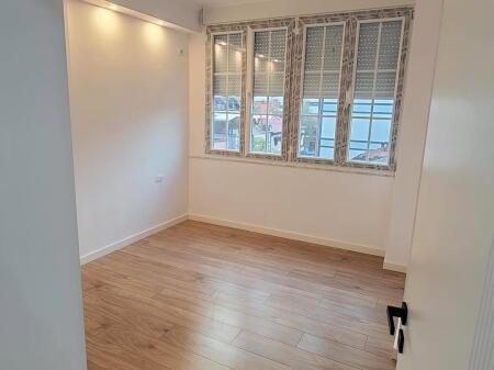 Apartament 2+1 per shitje 📍Te rruga e Bogdaneve, prane kishes Katolike, afer qendres