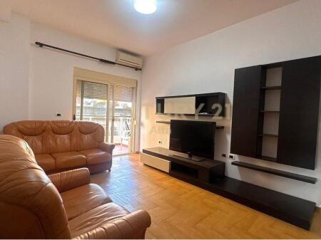 Jepet me qira apartament 2+1 në zonën e Myslym Shyrit, në Rrugën Him Kolli!