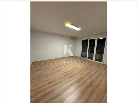 Premises for rent for offices, in the block, 1600 euros