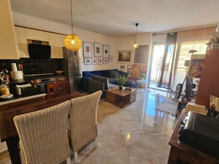 Allo Comune di Parigi Vendesi Appartamento 1+1 Con Posizione Perfetta!