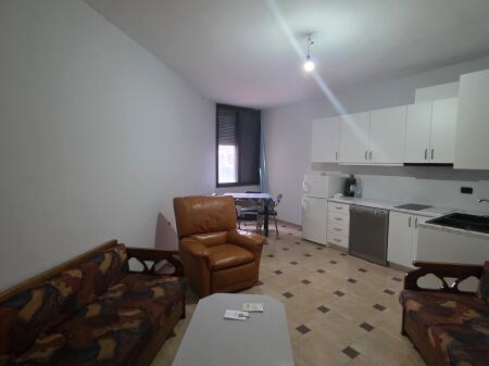 Jepet me qera apartament 2+1+2 tualete te Mbikalimi i Komunes