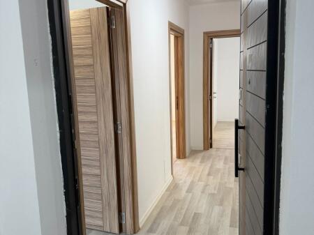 Appartamento 2+1+2 in vendita, Via 5 Maj alla fine vicino ai nuovi edifici 170.000.000 Milioni di leke