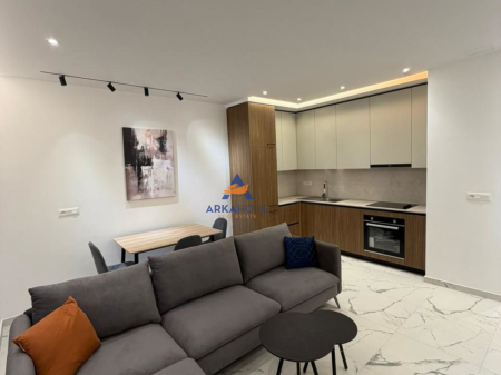 JEPET APARTAMENT ME QERA 1+1+BALLKON "ZOGU I ZI" 780 EURO