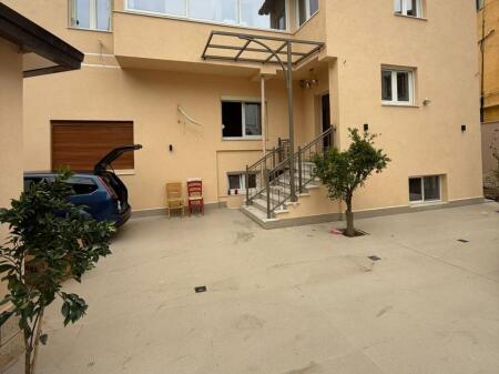 Jepet me Qera Shtepi Private te Rruga e Kavajes