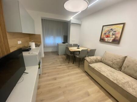 1+1,i mobiluar te ish restorant drr,cmimi 550 mije leke