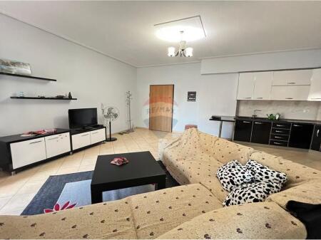 🏡 Apartament 2+1 me Qira – Bulevardi Kryesor, Vlorë