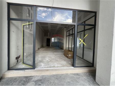 🏬 Dyqan në Shitje – Lungomare, Vlorë (Vija e Dytë)