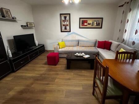 Shitet, Apartament 2+1, Xhamlliku , Tiranë