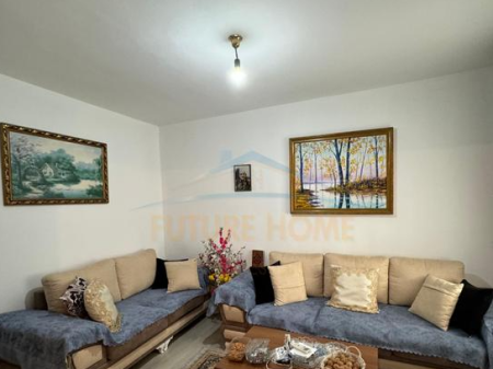 Disponojmë apartament 1+1 për shitje në Pazarin e ri , pranë Market Xhangolli