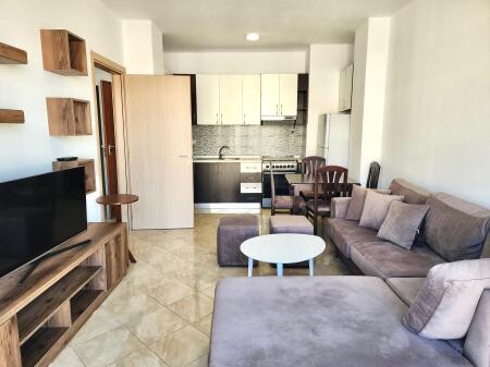 Super Apartament: 1+1 & 1 Garazh + Ballkon me Pamje te Lire 📍Te Ish Tregu Elektrik/ Ali Demi *(560€/Muaj)*  ||  Pallati eshte i Ri, me Ashensor