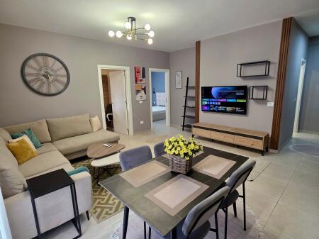 📣 QERA Apartament 2+1 Me 2 Tualete Dhe Verande 📍 Prane Kopeshtit Botanik ✨