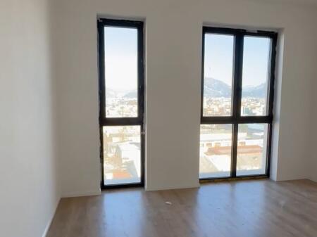 Shitet apartament  2+1 (Tek ish Sheshi Shqiponja)