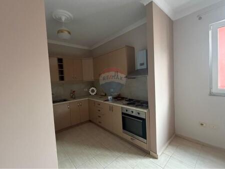 Apartment 2+1 at Komuna e Parisit