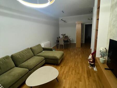 Jepet Me Qera Vile Private 3 Kate Adresa: Yzberisht, Sapo Kalon Rreth Rrotullimin