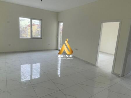 AMBIENT BIZNESI ME QIRA – BULEVARDI BLU, KAMËZ