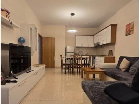 JAPIM ME QIRA APARTAMENT 1+1,RRUGA E ELBASANIT!