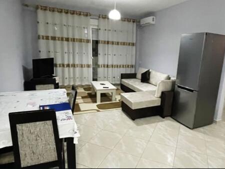 Jepet me qera 2+1 mobiluar liqeni thate 550 eu