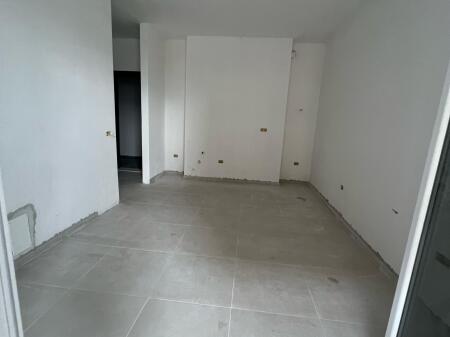 APARTAMENT NE SHITJE 1+1 TE UNIVERS CITY