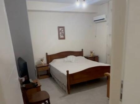 Apartament 1+1 me kuzhine me vete me qera tek Rruga e Dibres, prane Medresese - Tirane (ID D8241Z8)