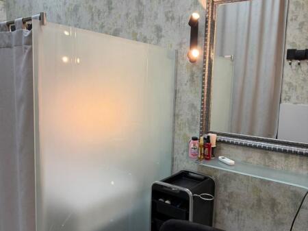 Biznes  Dyqan Parukeri me qera 21 Dhjetori