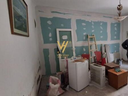 JEPET GARSONIERE 25 M2 ME QERA NE QENDER 50.000 LEKE