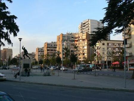 Shiten 2 apartamente per airbnb tek 9 kateshet 1+1 dhe garsionere