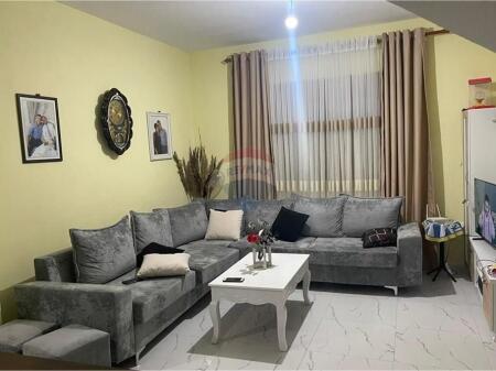 Shitet vilë 2-katëshe - Ali Dem