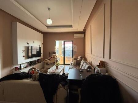 Shitet Apartament 2+1+2 – Rruga 5 Maji