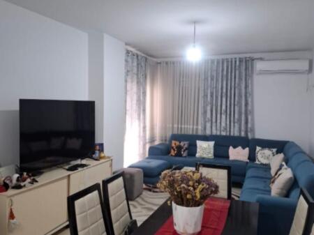 Apartament per shitje ne Kamez, Perballe shkolles Ibrahim Rugova