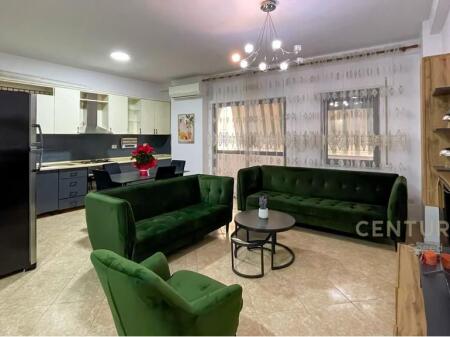 Apartament 2+1+2 me qira tek Komuna e Parisit!