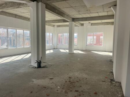 ZYRE ME QERA 500 M2 RRUGA E DIBRES 4.000 EURO