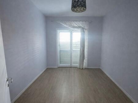 Ambient biznesi me qira Univers City