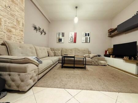 Kodra e Diellit.  Shesim apartament me garazhd:  2+1+2+verande