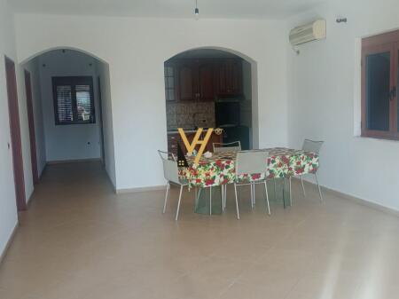 JEPET HYRJE 3+1+BLK ME QIRA NE KAMEZ 35.000 LEKE