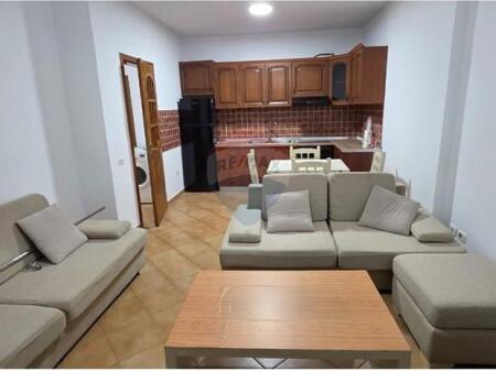 Jepet me qira apartament 2+1 Shkolla e Bashkuar !